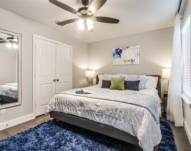 3901 Huntington Drive - Photo Thumbnail 12