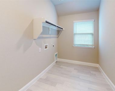 1420 Elizabeth Street - Photo Thumbnail 14