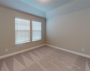 1420 Elizabeth Street - Photo Thumbnail 10