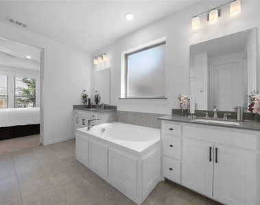 4828 Celestial Road - Photo Thumbnail 11