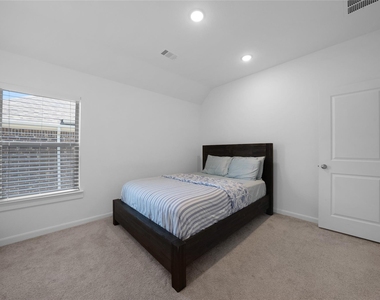 4828 Celestial Road - Photo Thumbnail 18