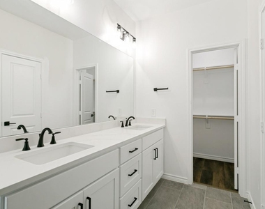 1424 Dry Creek Drive - Photo Thumbnail 12