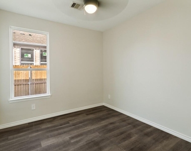 1424 Dry Creek Drive - Photo Thumbnail 19