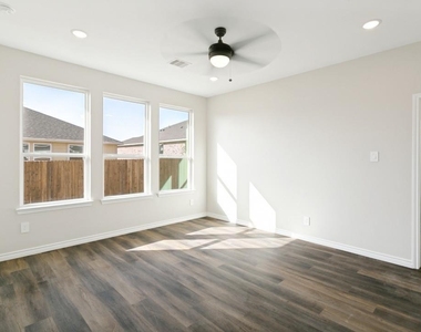 1424 Dry Creek Drive - Photo Thumbnail 17