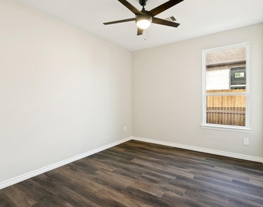 1424 Dry Creek Drive - Photo Thumbnail 18