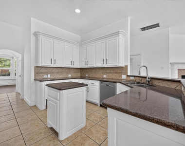 2208 Grizzly Run Lane - Photo Thumbnail 4