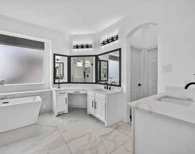 2208 Grizzly Run Lane - Photo Thumbnail 17