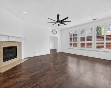 2208 Grizzly Run Lane - Photo Thumbnail 1