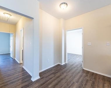 102 Collett Court - Photo Thumbnail 3