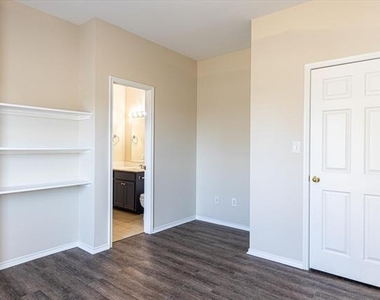 102 Collett Court - Photo Thumbnail 9