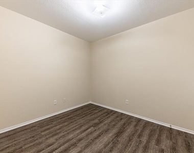 102 Collett Court - Photo Thumbnail 14