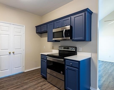 102 Collett Court - Photo Thumbnail 5