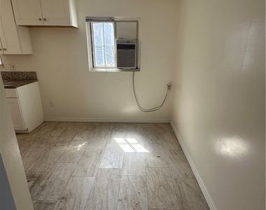 253 E Villa Street - Photo Thumbnail 2