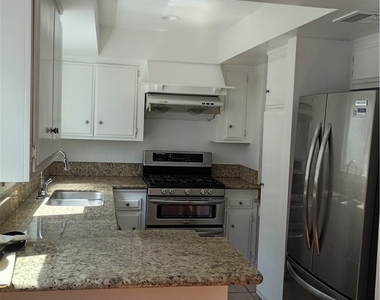 2473 Loma Vista - Photo Thumbnail 5