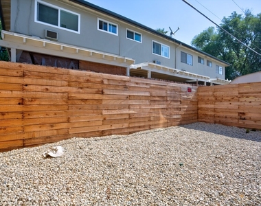 11637 1/2 Burbank Blvd - Photo Thumbnail 9
