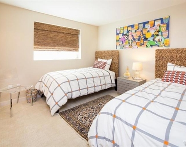 3302 Ocean Drive Drive - Photo Thumbnail 3