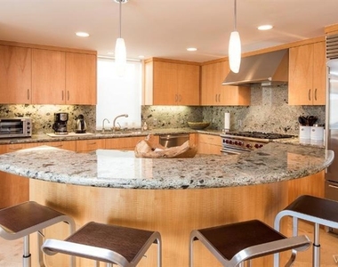 3302 Ocean Drive Drive - Photo Thumbnail 10