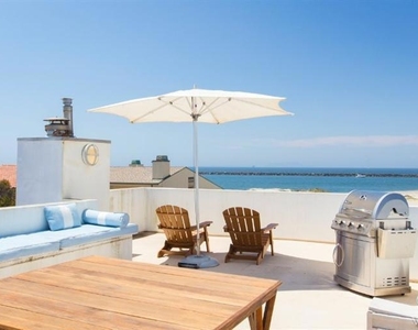3302 Ocean Drive Drive - Photo Thumbnail 26