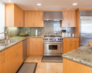 3302 Ocean Drive Drive - Photo Thumbnail 12