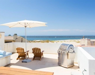 3302 Ocean Drive Drive - Photo Thumbnail 23