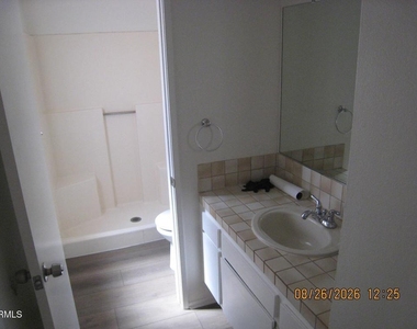 1020 Elmhurst Lane - Photo Thumbnail 8