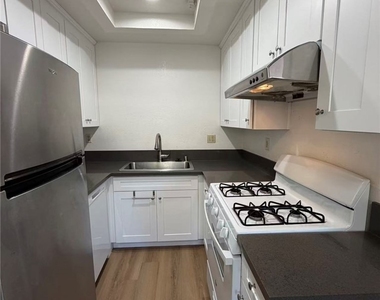800 Grand Avenue - Photo Thumbnail 4