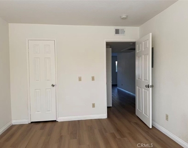 800 Grand Avenue - Photo Thumbnail 11