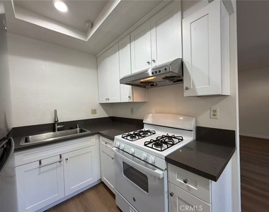800 Grand Avenue - Photo Thumbnail 3