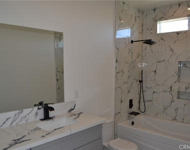 179 E 8th Street - Photo Thumbnail 8