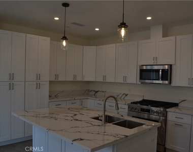 179 E 8th Street - Photo Thumbnail 7