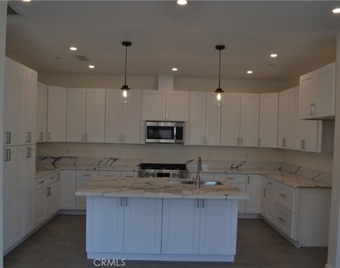 179 E 8th Street - Photo Thumbnail 6