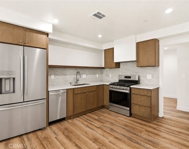 1122 N Beachwood - Photo Thumbnail 1