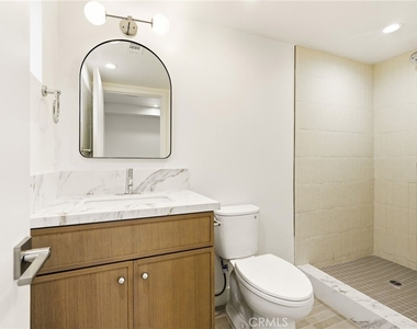 1122 N Beachwood - Photo Thumbnail 15