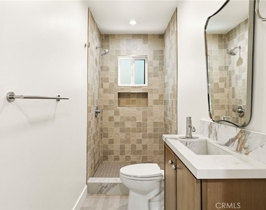1122 N Beachwood - Photo Thumbnail 4