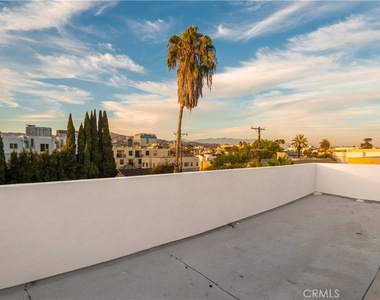 1122 N Beachwood - Photo Thumbnail 20