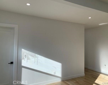 247 N New Hampshire - Photo Thumbnail 4