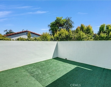 414 Hilgard Avenue - Photo Thumbnail 30