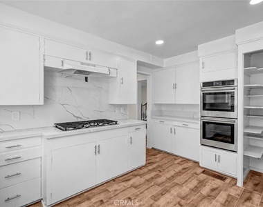 414 Hilgard Avenue - Photo Thumbnail 6