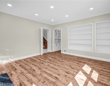414 Hilgard Avenue - Photo Thumbnail 12
