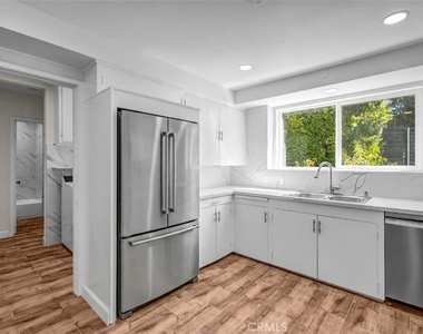 414 Hilgard Avenue - Photo Thumbnail 4