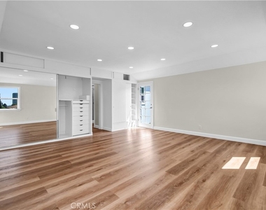 414 Hilgard Avenue - Photo Thumbnail 22