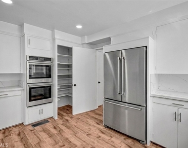 414 Hilgard Avenue - Photo Thumbnail 5