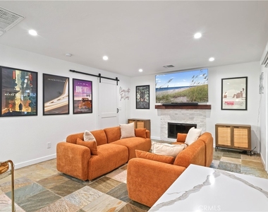 7819 Goldmine Lane - Photo Thumbnail 11