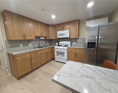 22916 1/2 Cantlay Street - Photo Thumbnail 2