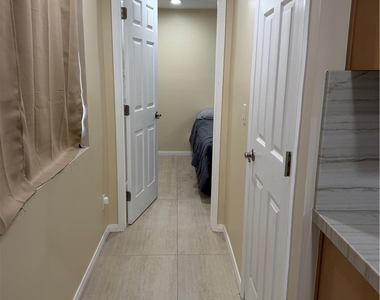 22916 1/2 Cantlay Street - Photo Thumbnail 5
