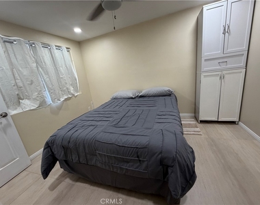 22916 1/2 Cantlay Street - Photo Thumbnail 6