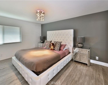 4632 Park Granada - Photo Thumbnail 5
