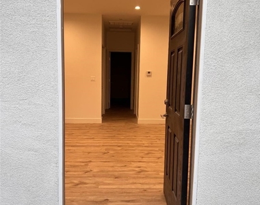 20517 Gault Street - Photo Thumbnail 3