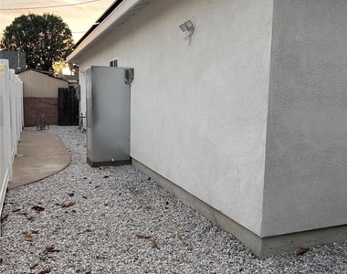 20517 Gault Street - Photo Thumbnail 2