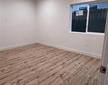 20517 Gault Street - Photo Thumbnail 5